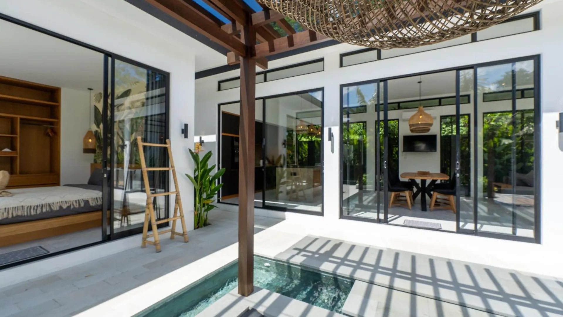Casa Crush Uluwatu 3 Bedrooms Indonesia